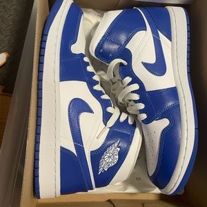 Air Jordan 1 Mid Royal Blue